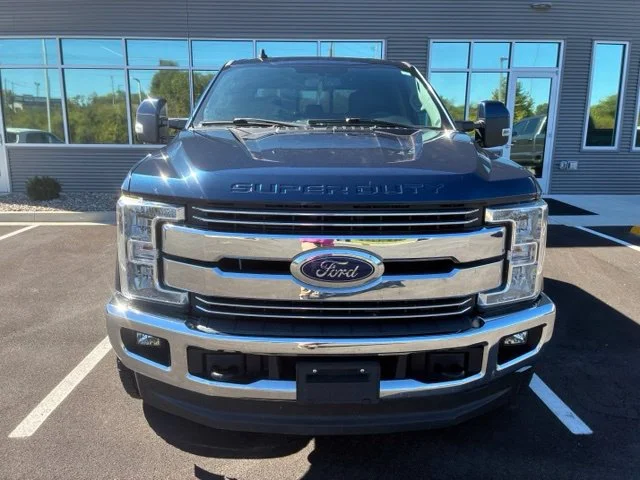 Used 2019  Ford Lariat image 2