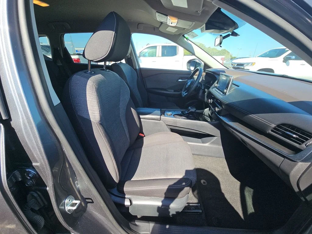 Used 2023 Gray Nissan SV image 5