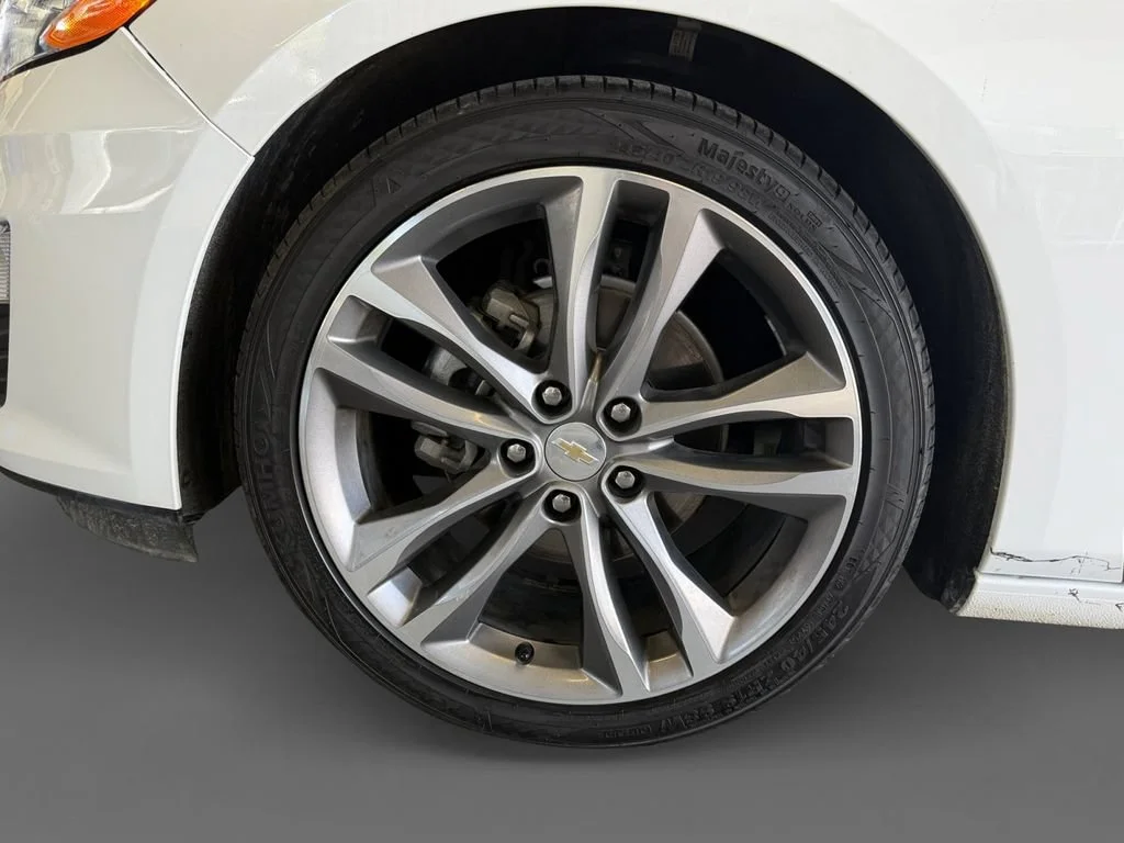 Used 2024 Summit White Chevrolet 2LT image 16