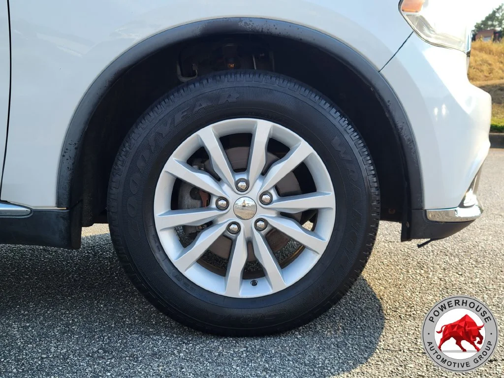 Used 2015 White Dodge SXT image 12