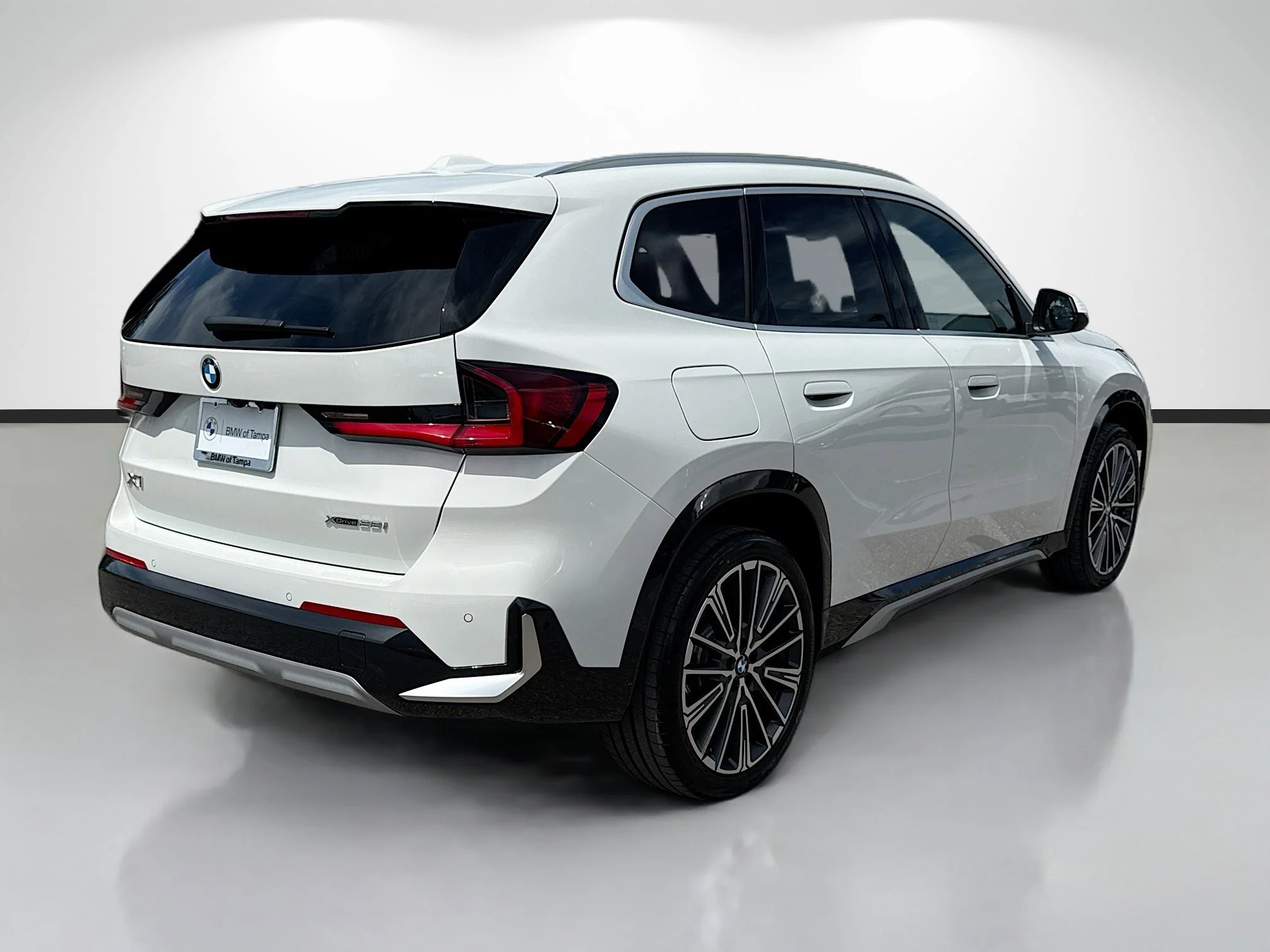New 2026 Alpine White BMW xDrive28i image 3