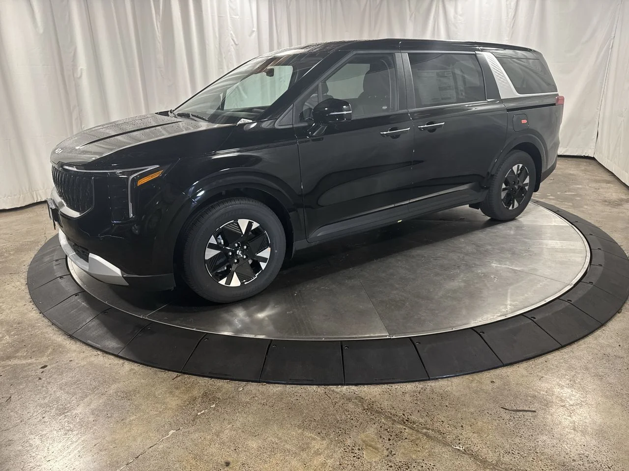2026 Kia Sedona LXS HEV's photo
