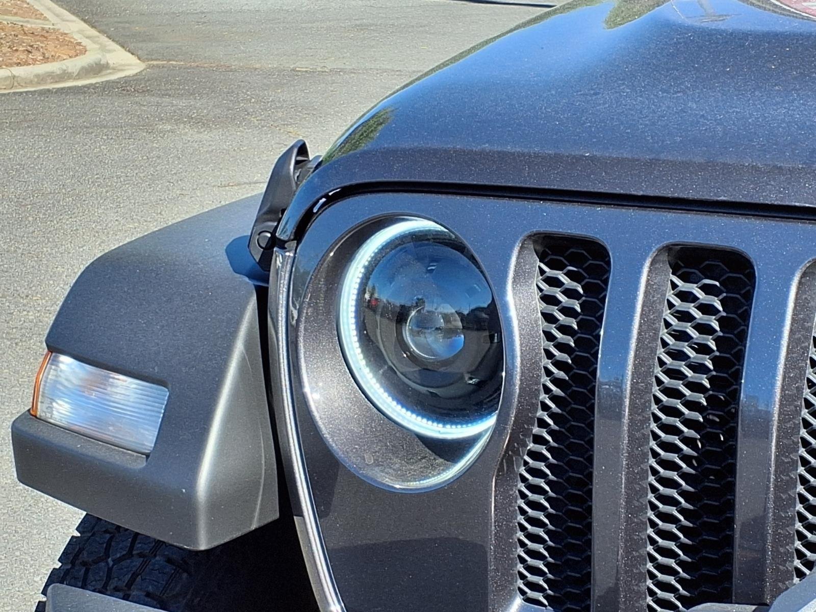 Used 2020 Granite Crystal Metallic Clearcoat Jeep Sport image 13