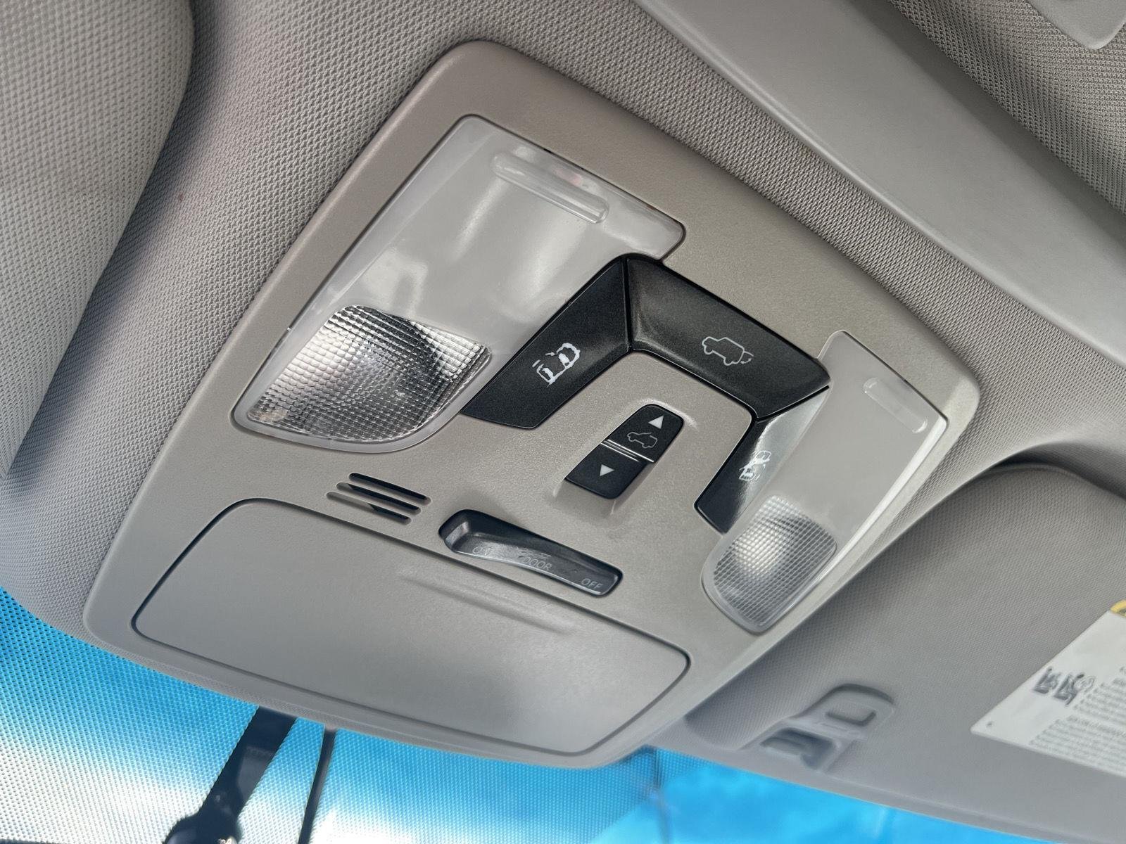 2016 Toyota Sienna XLE - Photo 29