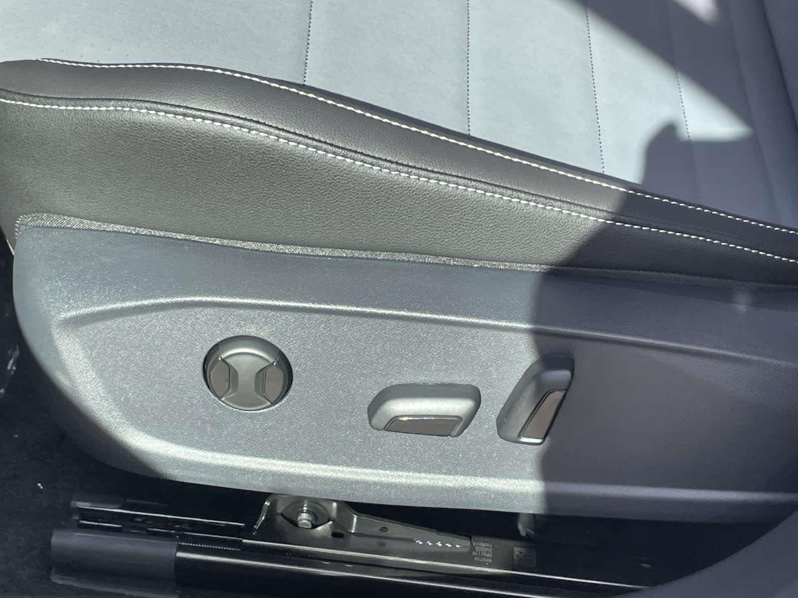New 2027 MONTEREY BLUE PEARL Volkswagen SE image 16