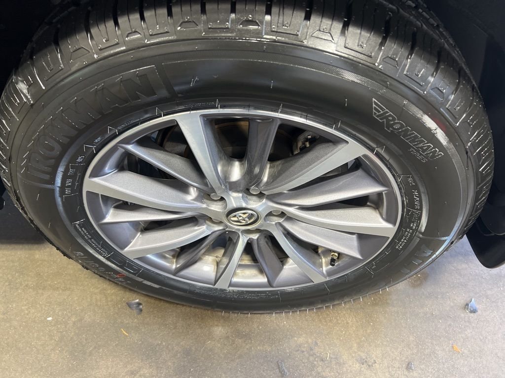 Used 2019 Gray Toyota XLE image 28