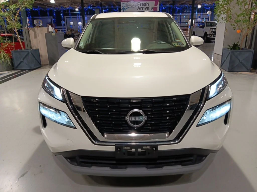 Used 2023 White Nissan SV image 10