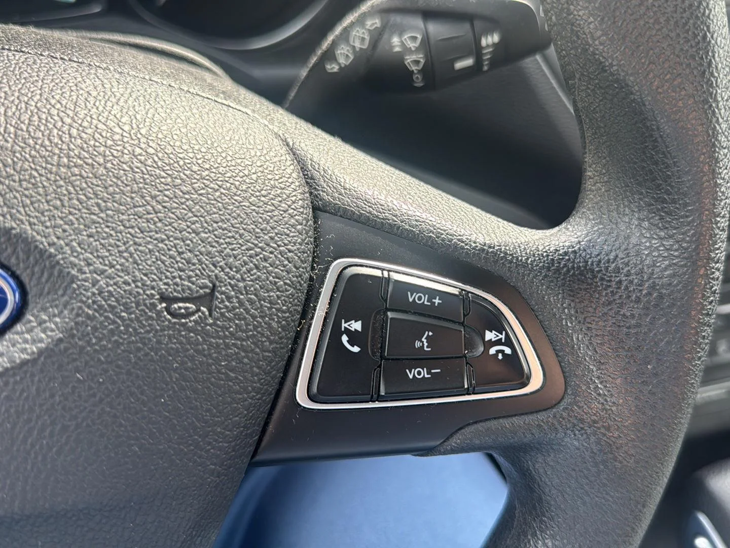 Used 2019 Oxford White Ford SE image 14