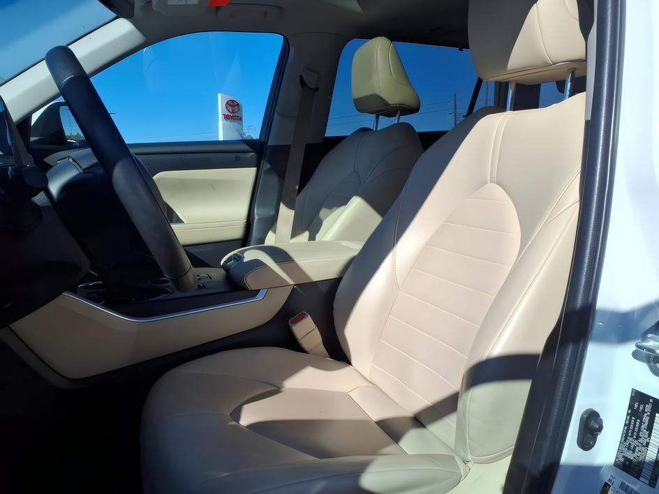 Used 2023 Pearl Toyota XLE image 17