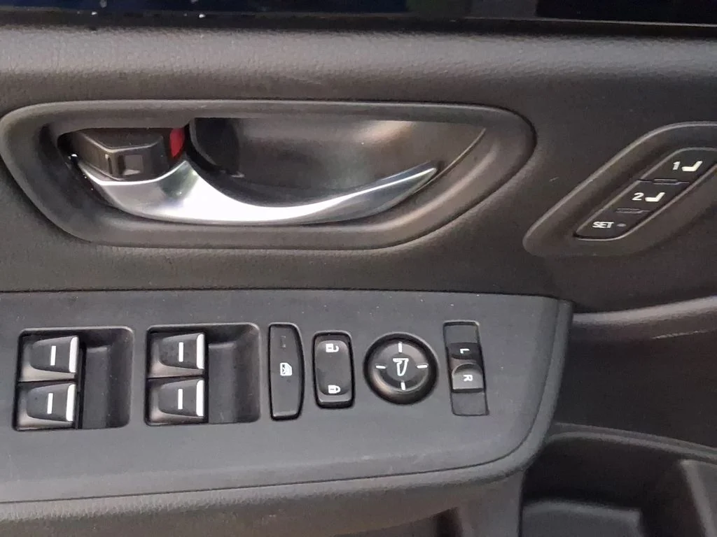 Used 2025 White Honda Touring image 14