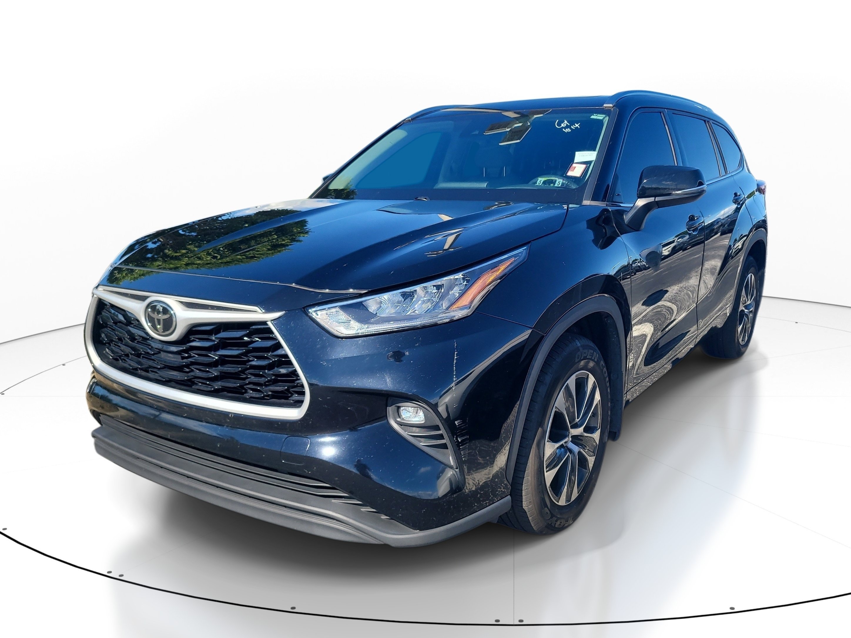 Used 2020 Midnight Black Metallic Toyota XLE image 3