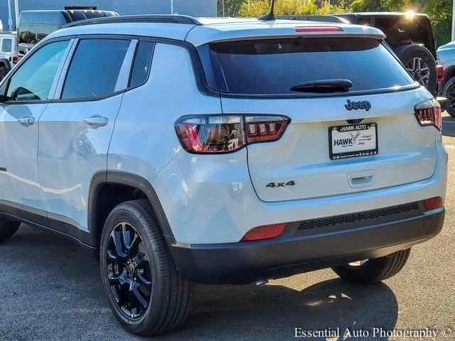 New 2026 Bright White Clear-Coat Exterior Paint Jeep Latitude image 6