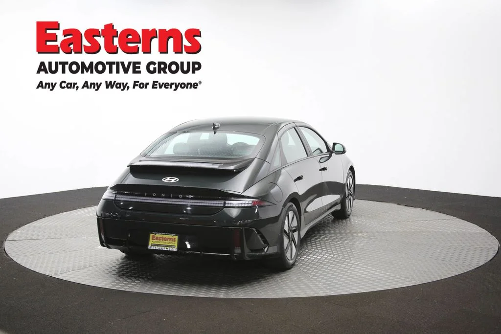 Used 2024 Green Hyundai SE image 39
