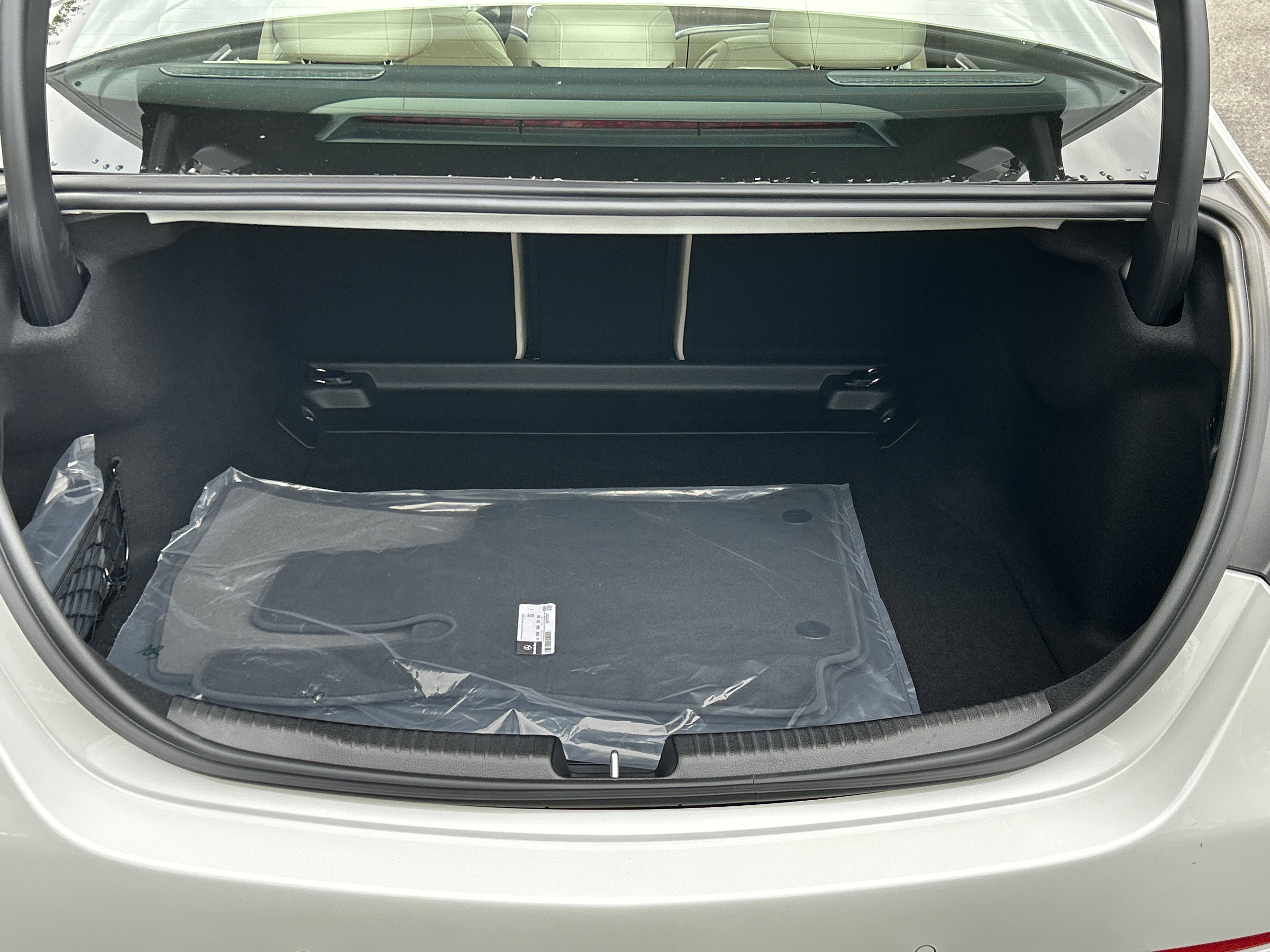 New 2026 MANUFAKTUR Moonlight White Metallic Mercedes-Benz C 300 4MATIC® Sedan image 9