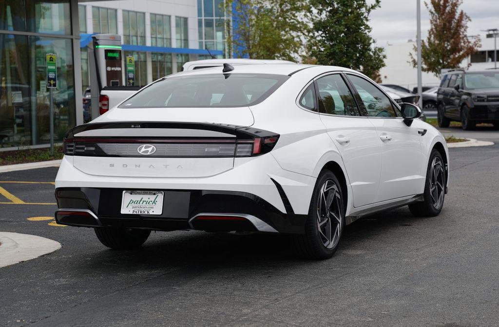 New 2026 Serenity White Hyundai SEL Sport image 4