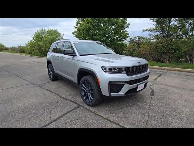 New 2026 Silver Zynith Exterior Paint Jeep 85th Anniversary Edition image 2