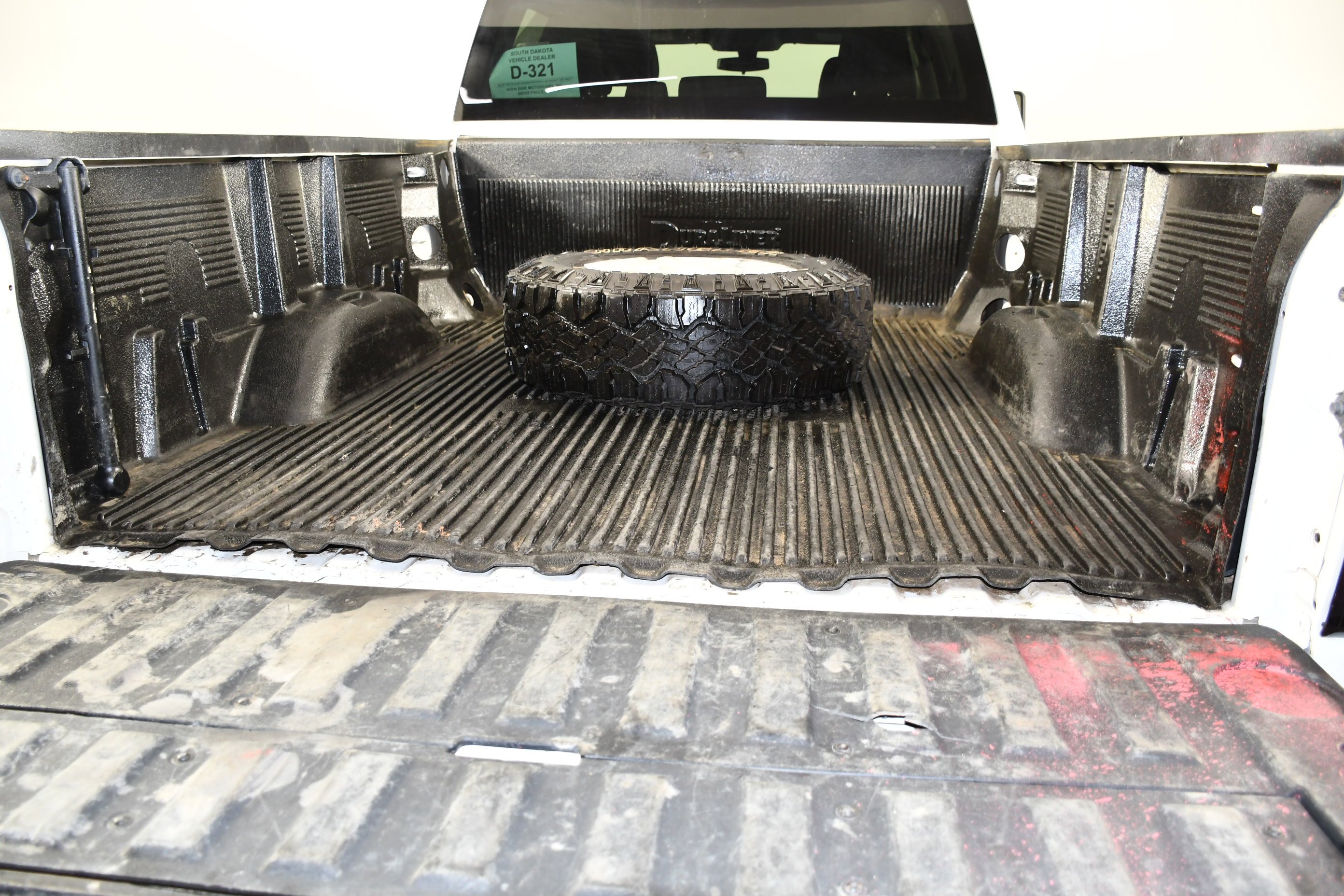 Used 2022 White GMC SLE image 54