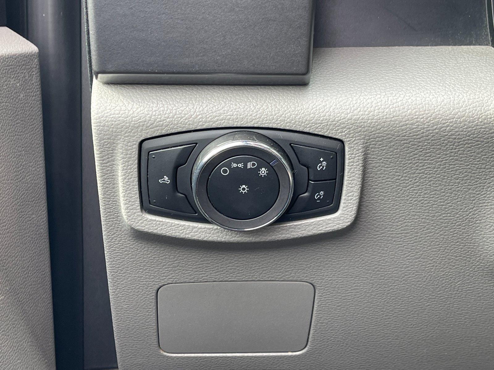 Used 2018 Magnetic Ford XLT image 28