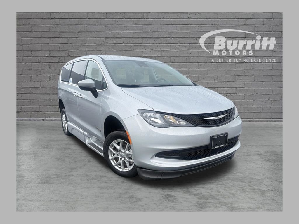 2023 Chrysler Voyager LX's photo