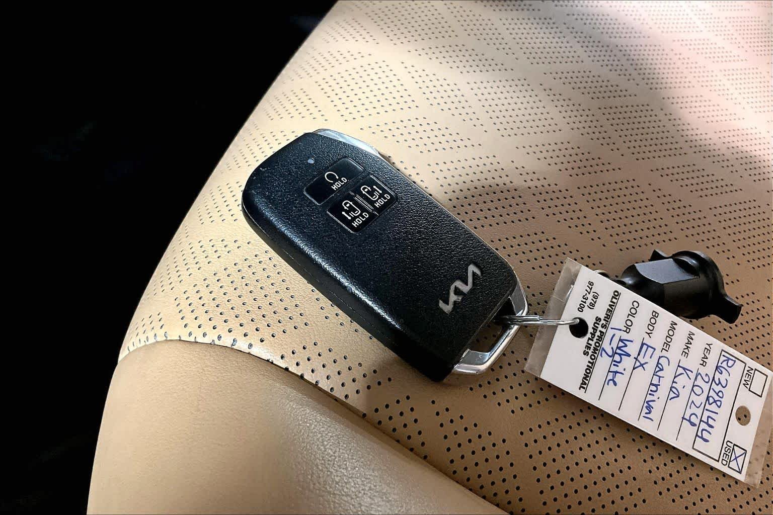 Used 2024 Snow White Pearl Kia EX image 15