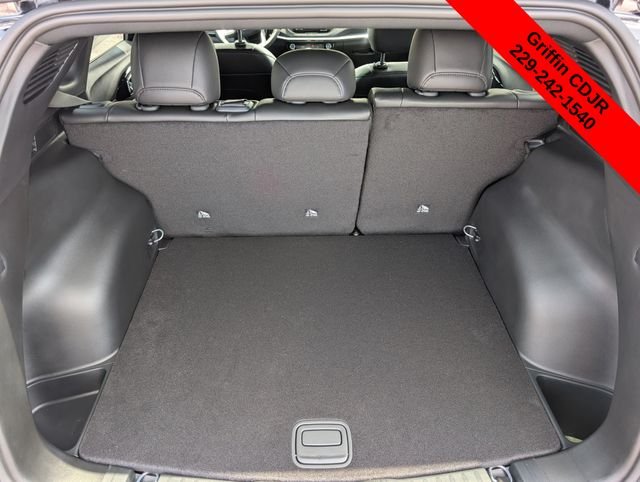 New 2026 Diamond Black Crystal Pearl-Coat Exterior Paint Jeep Latitude image 14