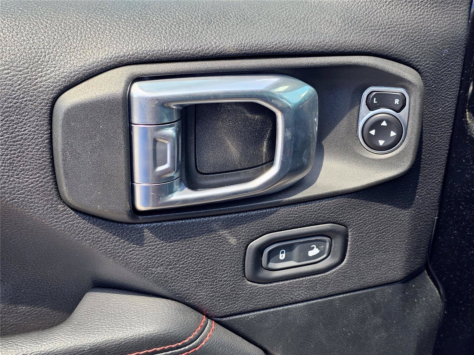 Certified Used 2020 Black Clearcoat Jeep Recon image 17