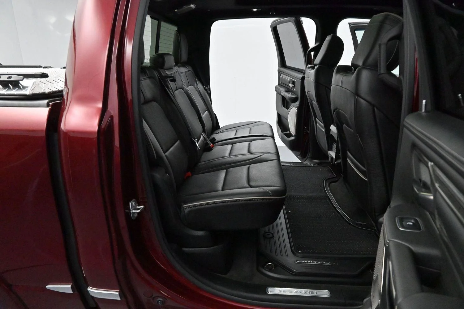 Used 2020 Delmonico Red Pearlcoat Ram Limited image 34