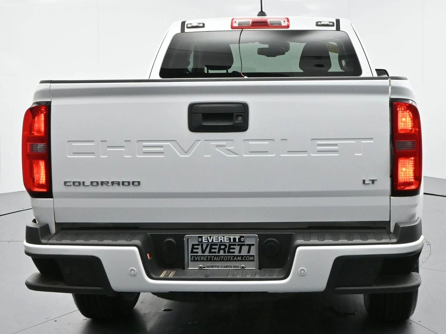 Used 2022 Summit White Chevrolet 4WD LT image 6