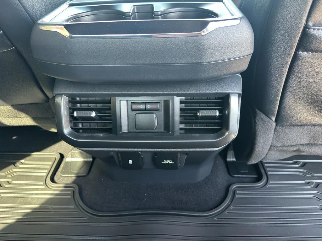 Used 2023 Carbonized Gray Metallic Ford Lariat image 37