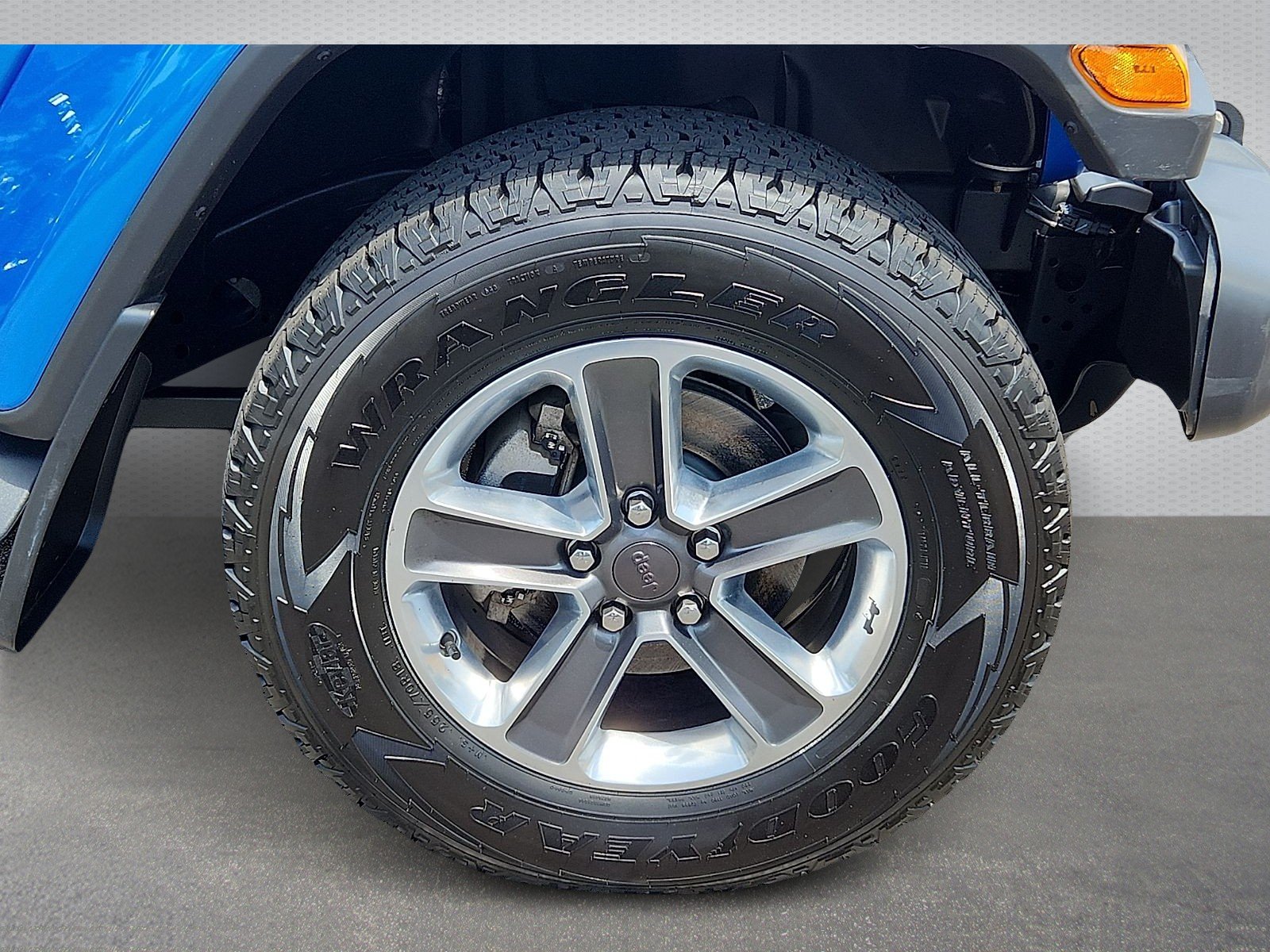 Used 2022 Hydro Blue Pearlcoat - PBJ Jeep Sahara 4x4 image 8
