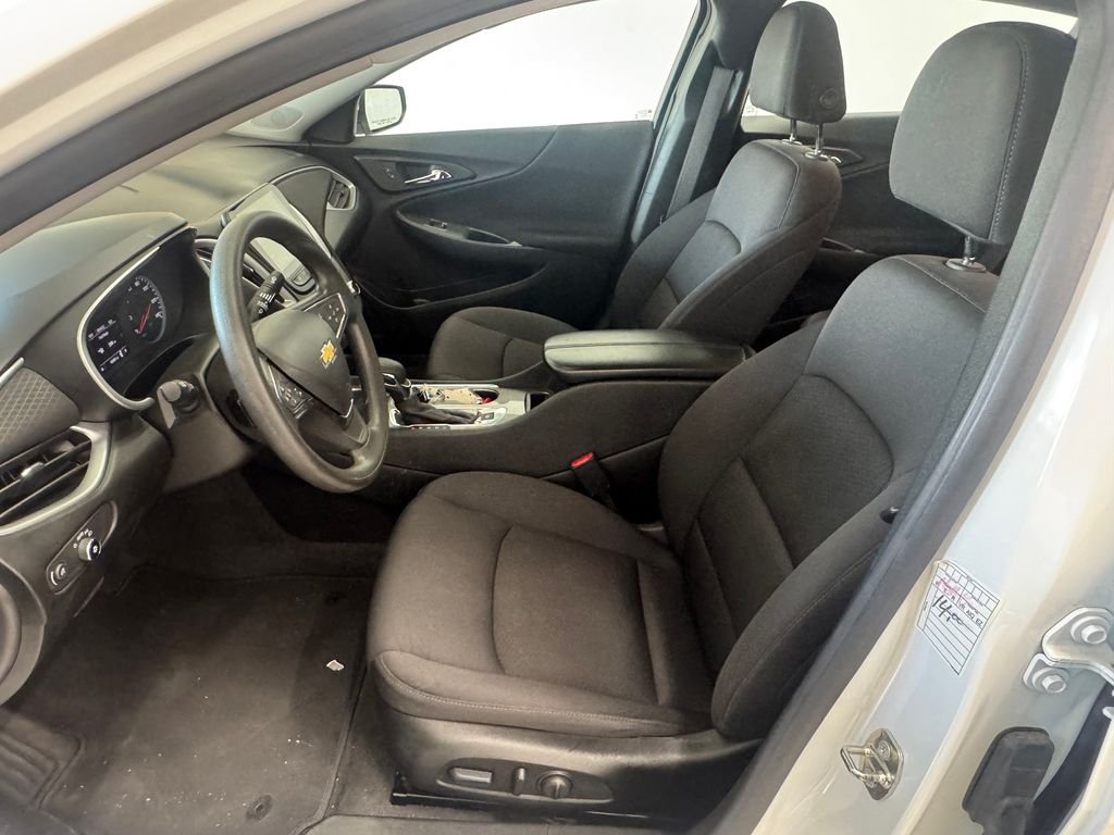 Used 2024 Summit White Chevrolet LT image 26
