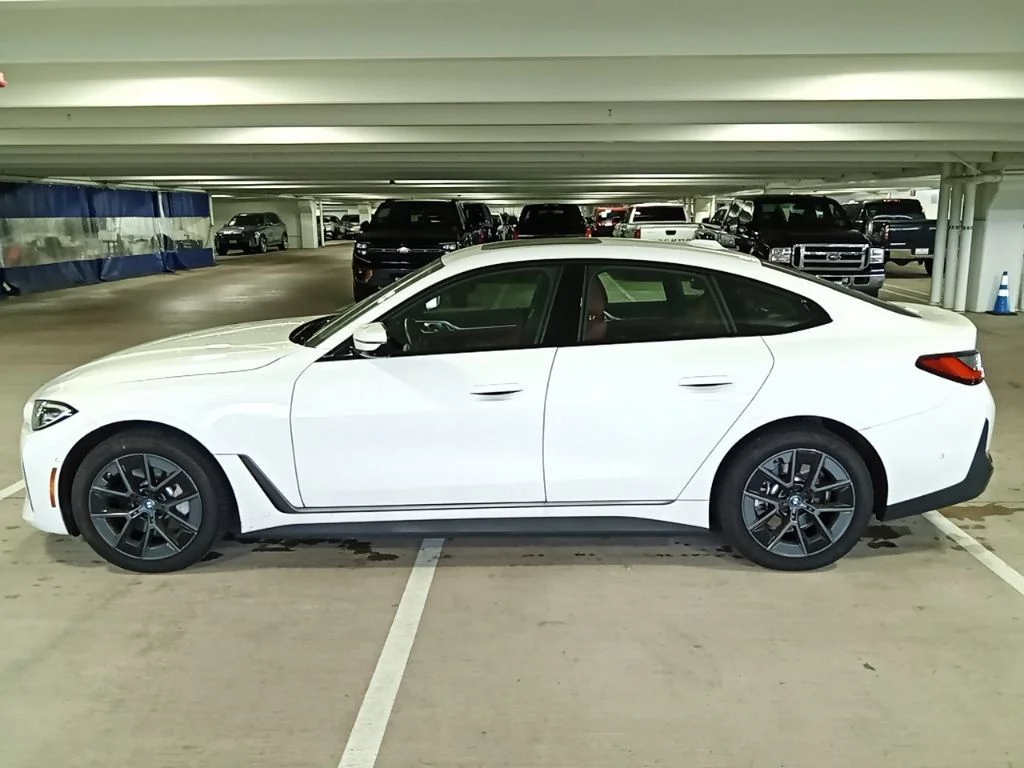 Used 2023 Alpine White BMW eDrive40 image 7