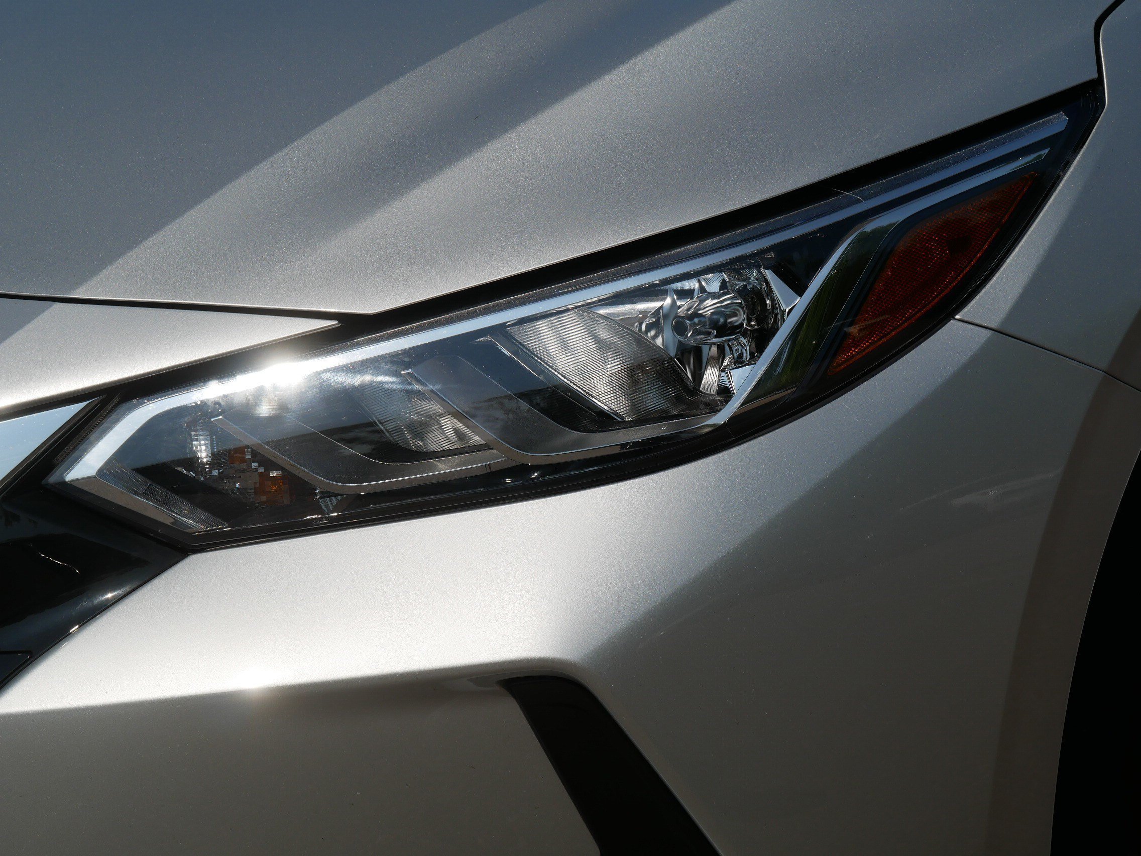 Used 2023 Brilliant Silver Metallic Nissan SV image 16