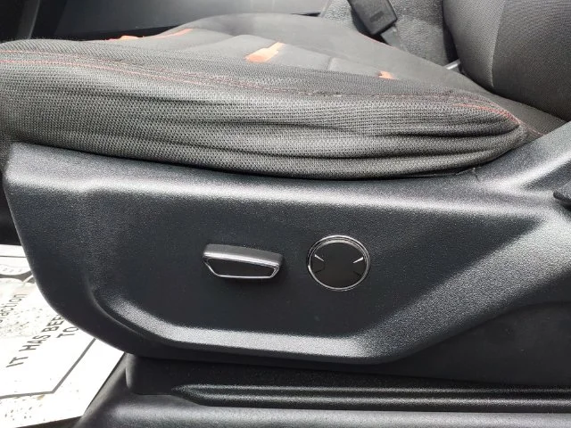 Used 2016 Gray Ford XLT image 28