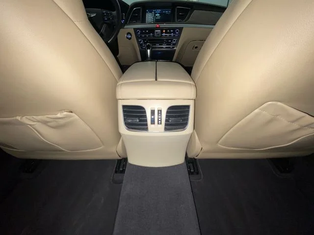 Used 2015 Beige Hyundai 3.8 image 28