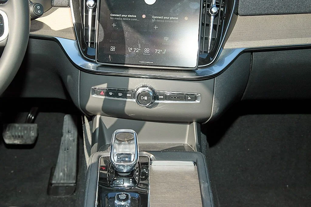 New 2026 Aurora Silver Volvo Plus image 29