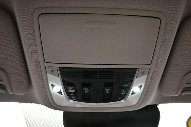 Used 2025 White Acura Technology Package image 42