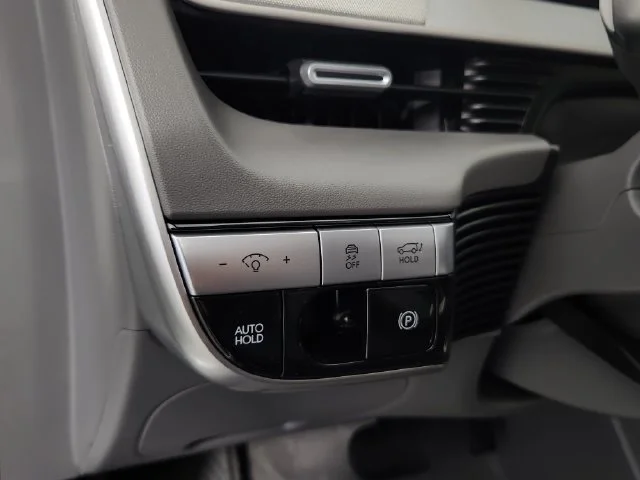 Used 2024 White Hyundai SEL image 21