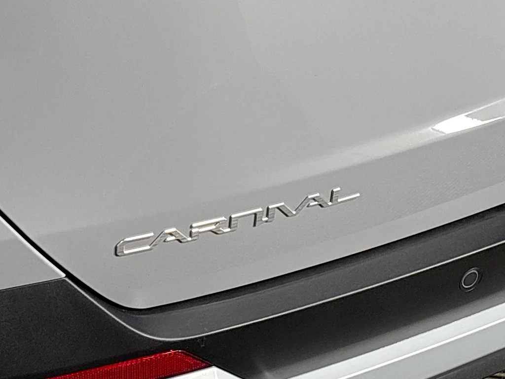 New 2027 Ceramic Silver Kia LX image 23