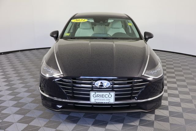 Used 2023 Blue Hyundai SE image 3