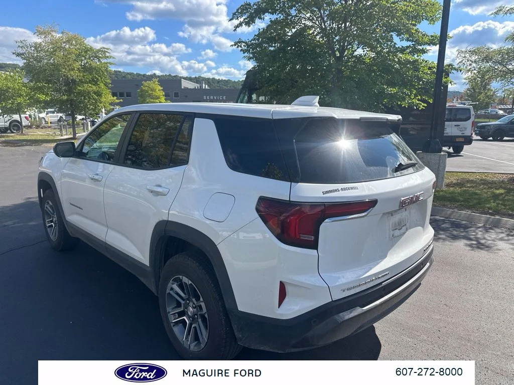Used 2025 White GMC Elevation image 7