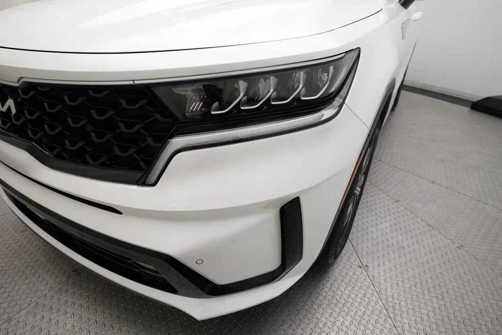 Used 2023 White Kia EX image 24