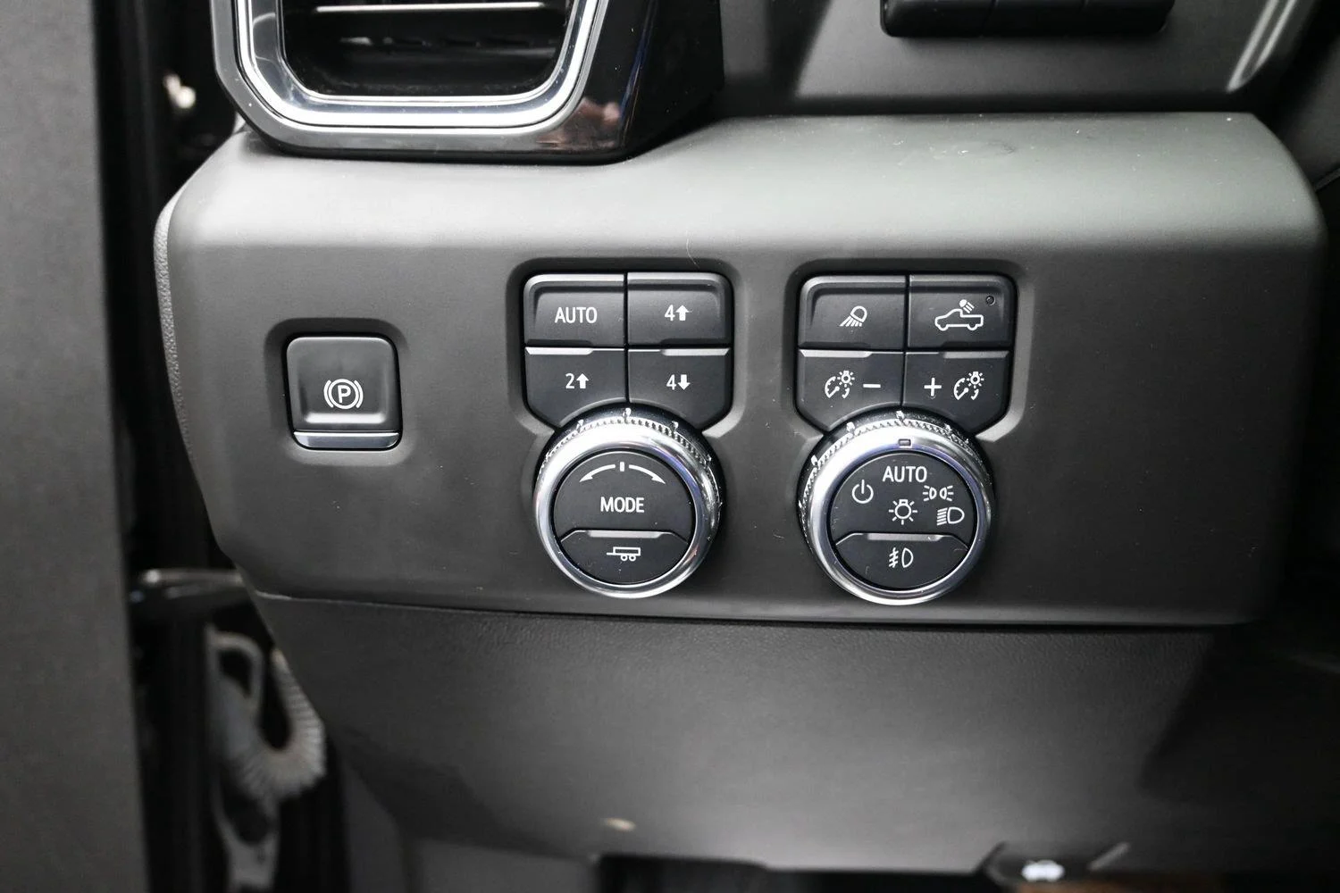 Used 2025 Onyx Black GMC Denali Ultimate image 26