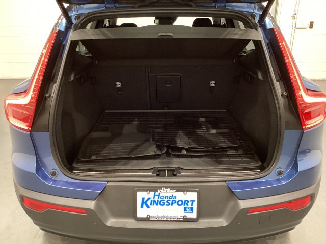 Used 2021 Blue Volvo R-Design image 11