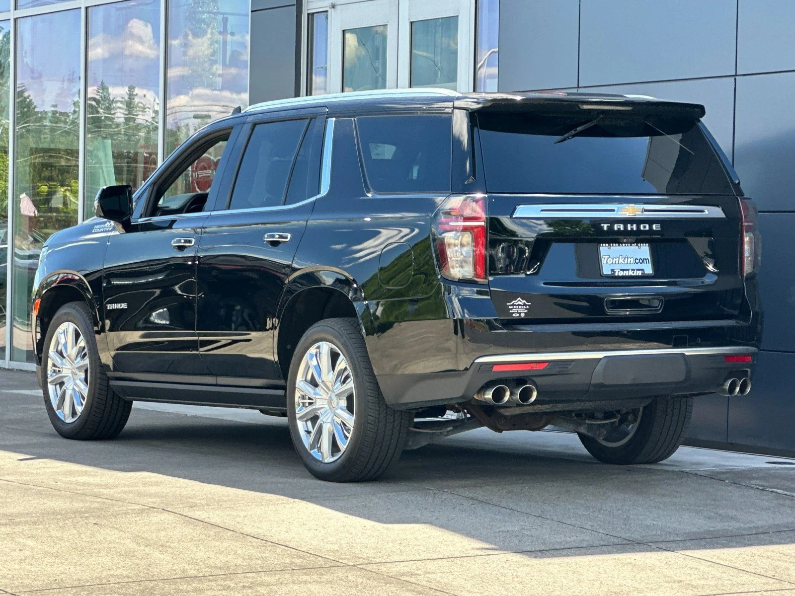 Used 2022 Black Chevrolet High Country image 5