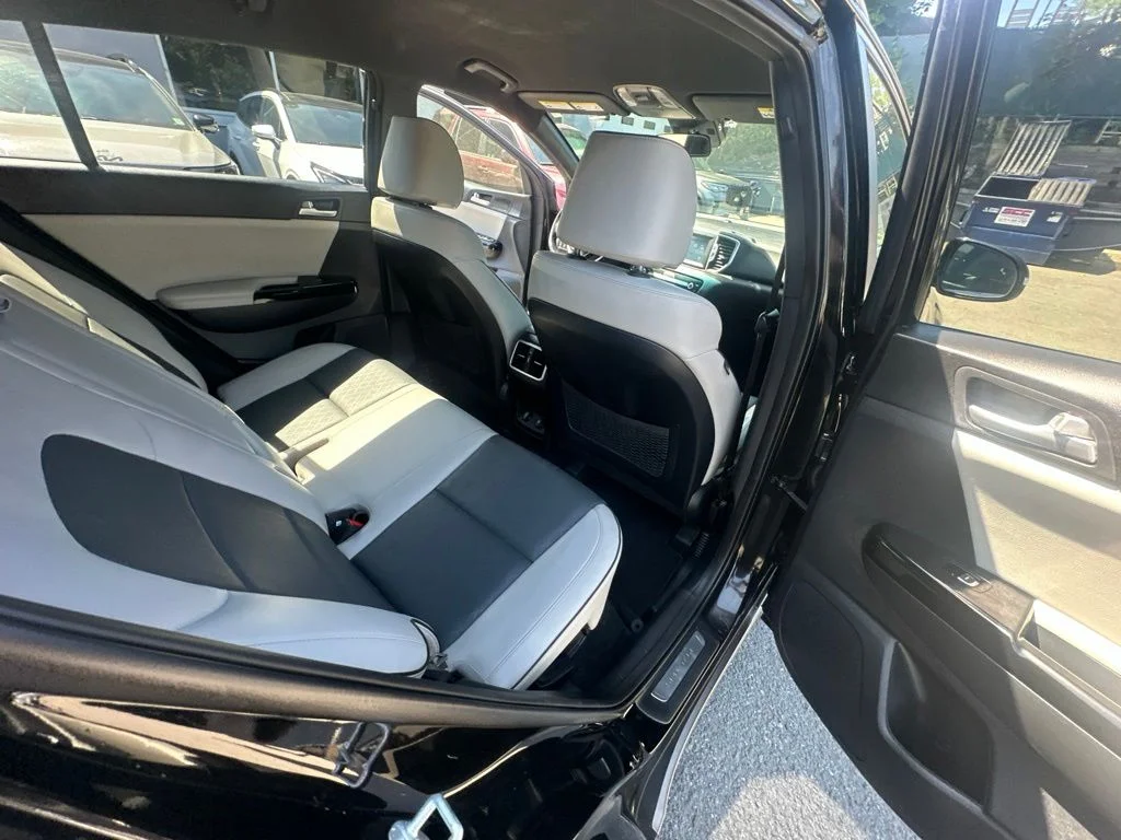 Used 2019 Red Kia EX image 30