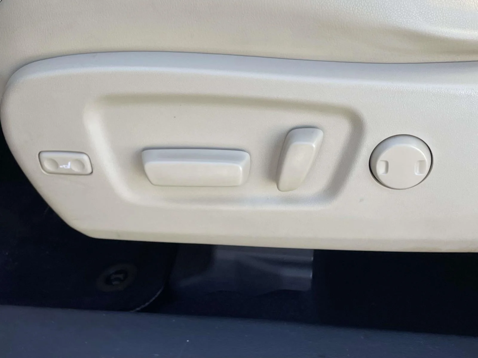 Used 2018 Toasted Walnut Pearl Toyota Limited image 6