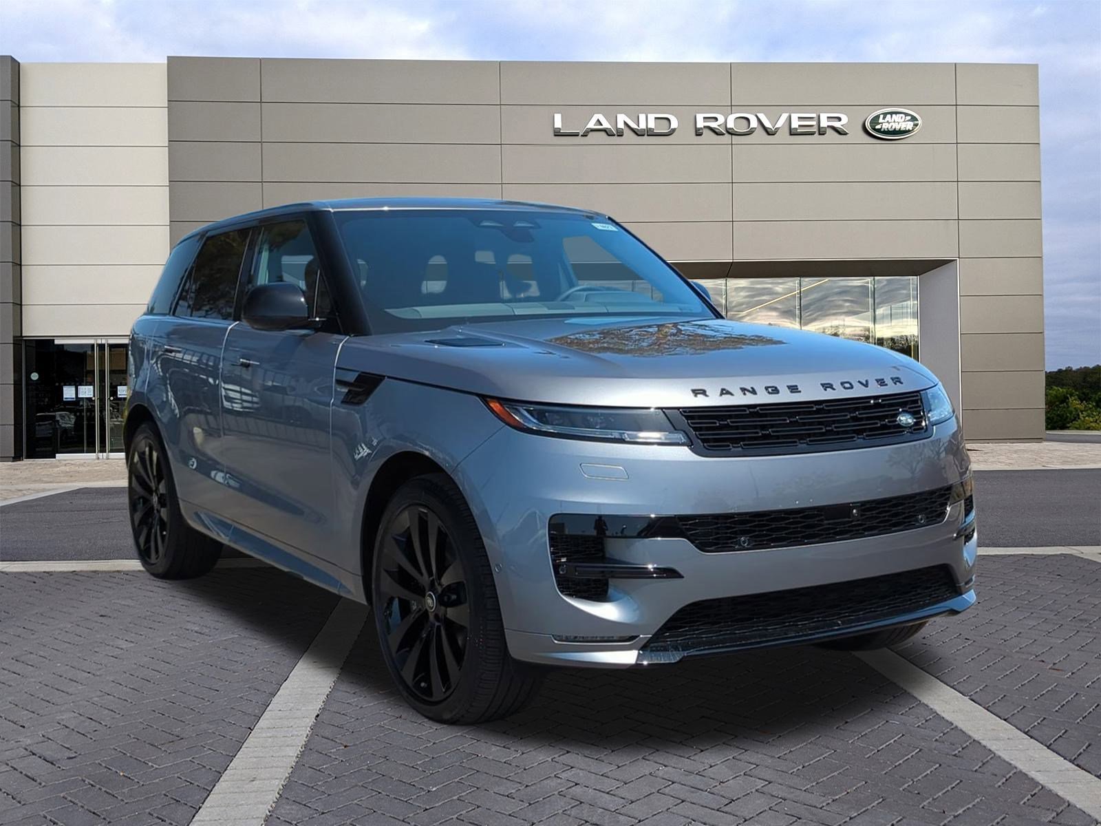 2025 Land Rover Range Rover Sport SE photo 3
