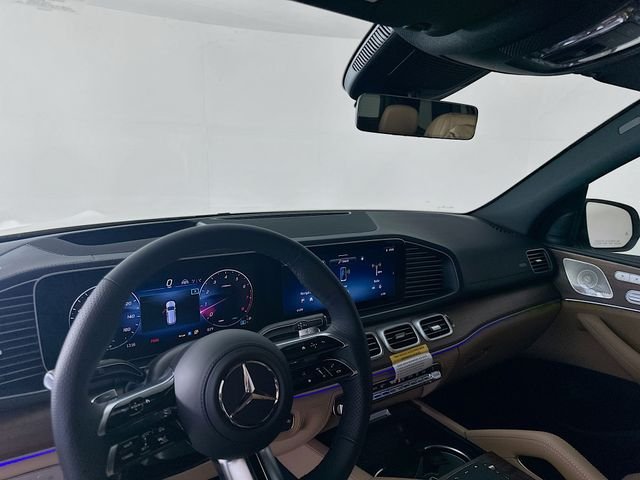 New 2026 MANUFAKTUR Moonlight White Metallic Mercedes-Benz GLS 580 image 9