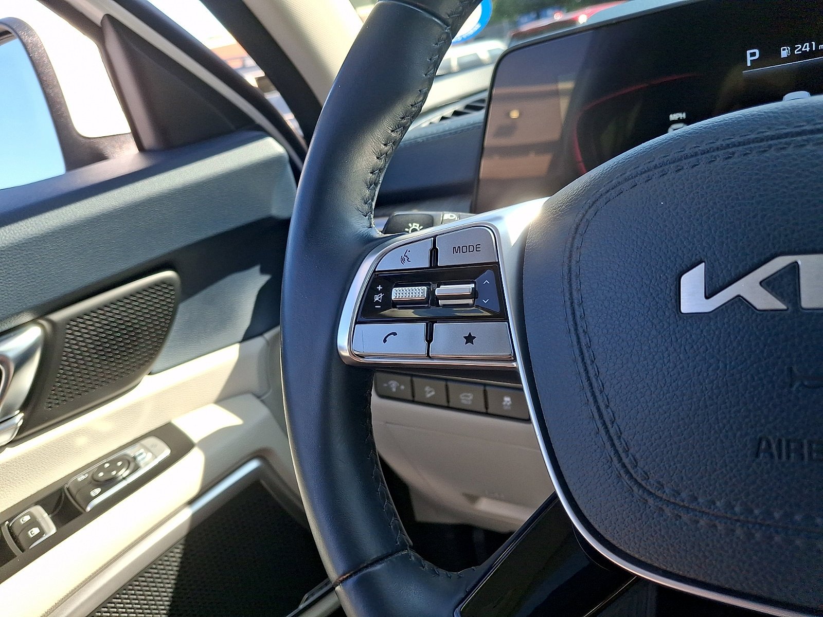 Used 2024 Glacial White Pearl Kia EX image 21